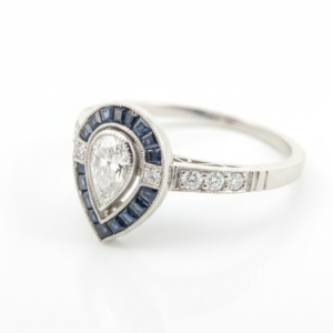 Anillo vintage platino con diamantes y zafiros. - Imagen 2