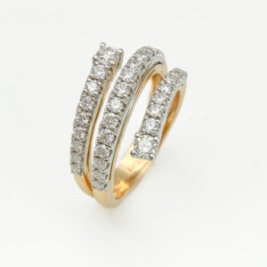 Anillo bicolor con diamantes