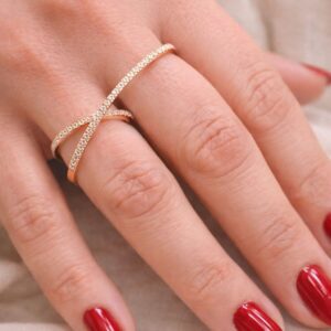 Anillo con diamantes. - Imagen 2