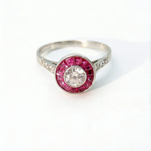Anillo «ojo de perdiz» con Diamante central y Rubies. - Imagen 1