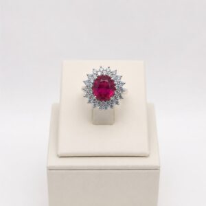 Anillo con Turmalina oval y diamantes. - Imagen 1
